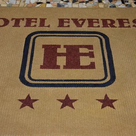 Hotel Everest 3*