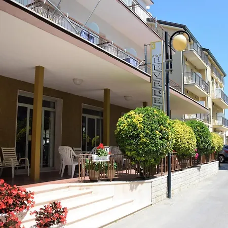 Everest Hotel